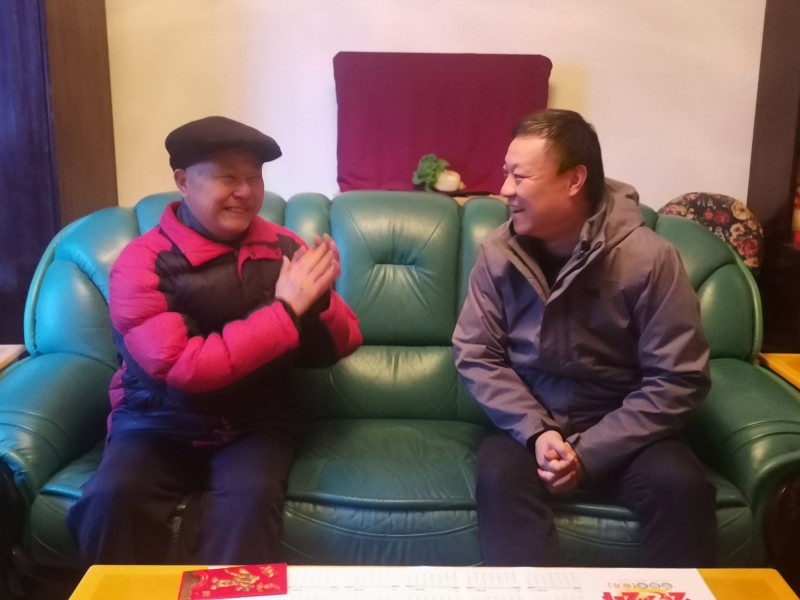 迎新春送温暖 江粮集